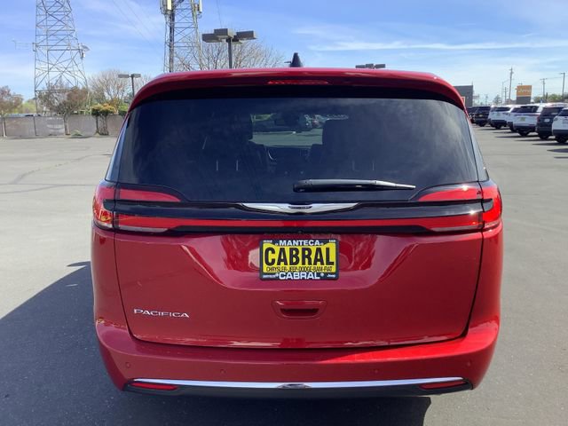 Used 2025 Chrysler Pacifica Select image 29