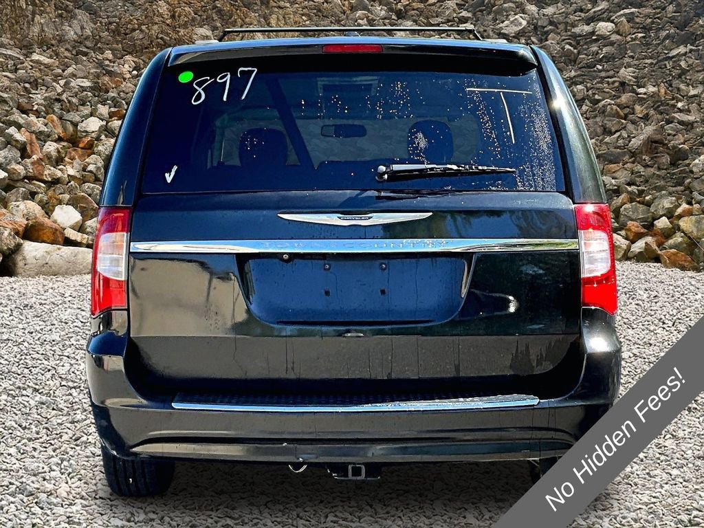 Used 2015 Chrysler Town & Country Touring FWD image 4
