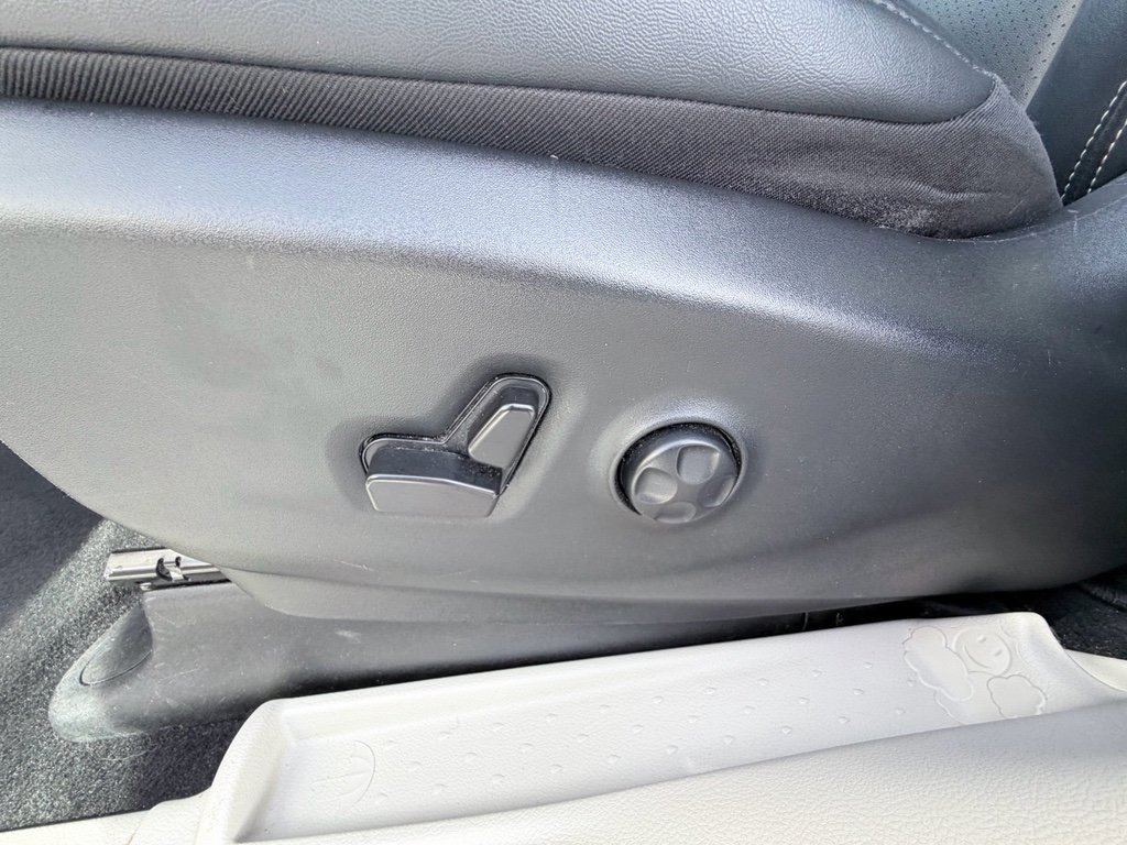 Used 2024 Chrysler Pacifica Touring-L image 22