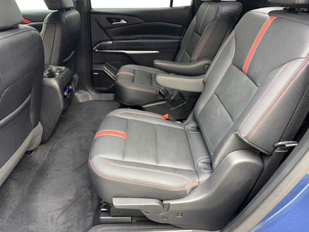 Used 2024 Chevrolet Traverse RS FWD image 34
