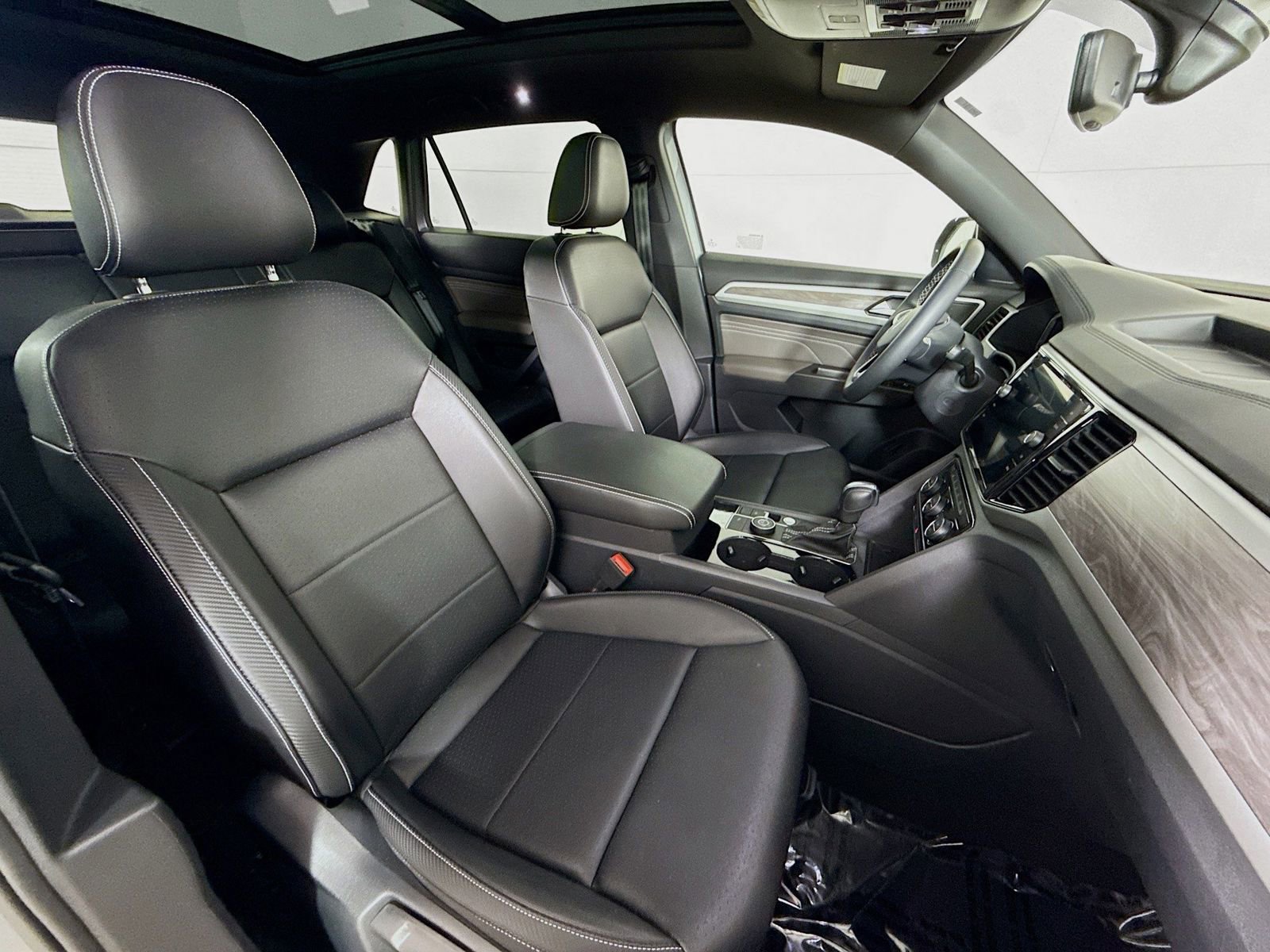 Certified 2023 Volkswagen Atlas Cross Sport SE w/ Panoramic Sunroof Package AWD/4WD image 26