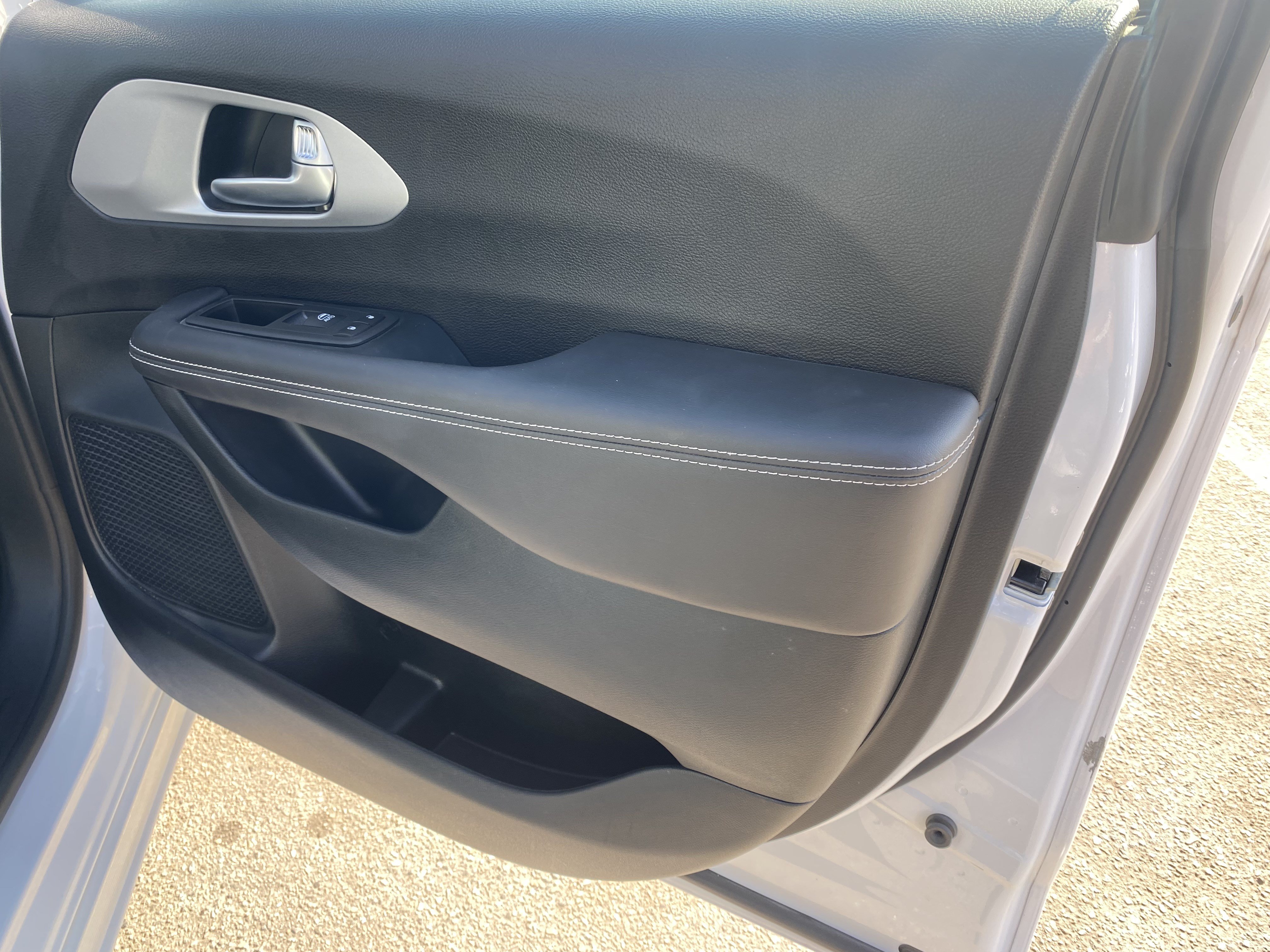 Used 2024 Chrysler Pacifica Touring FWD image 22