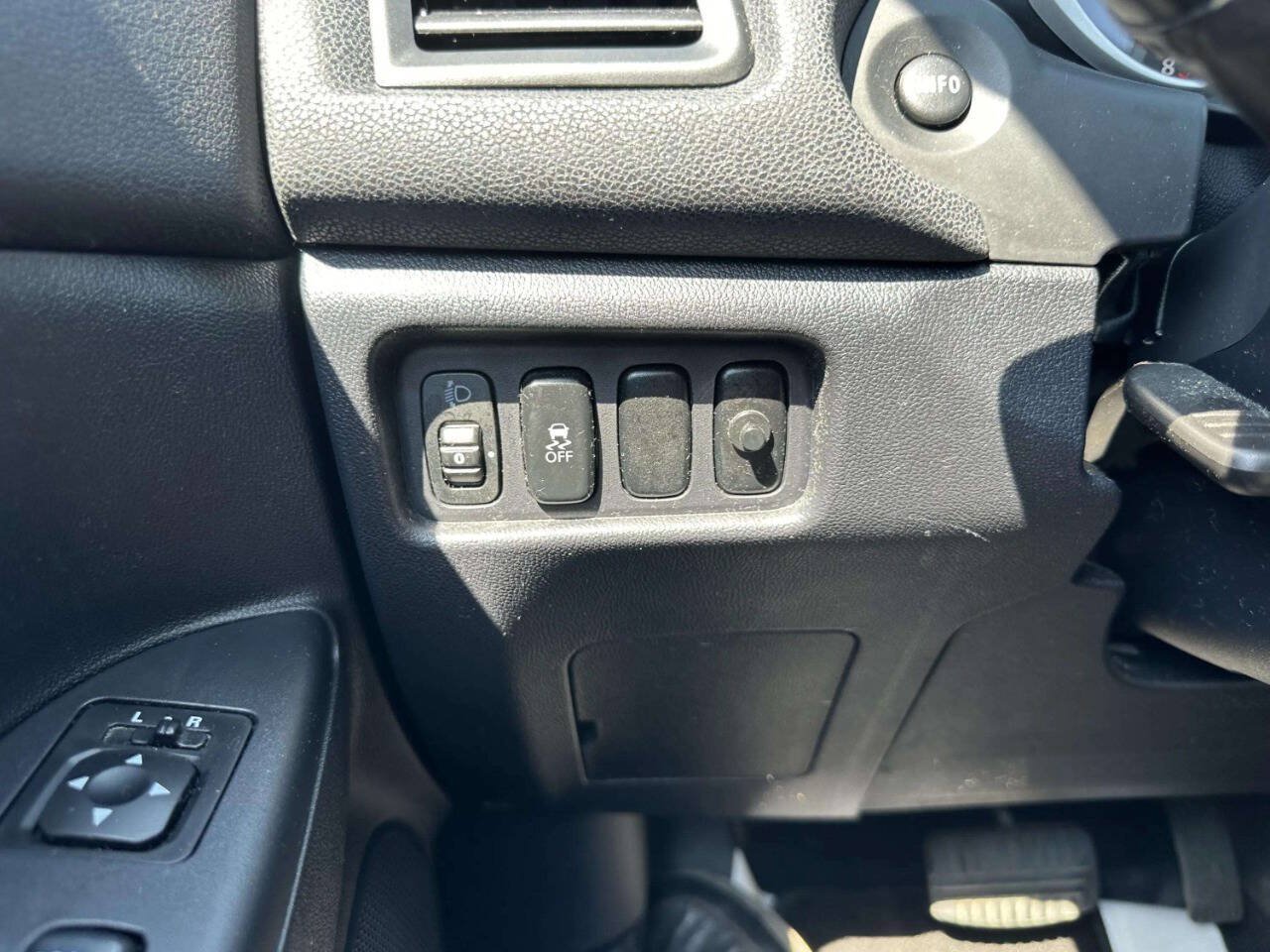 Used 2011 Mitsubishi Outlander Sport SE AWD/4WD image 27