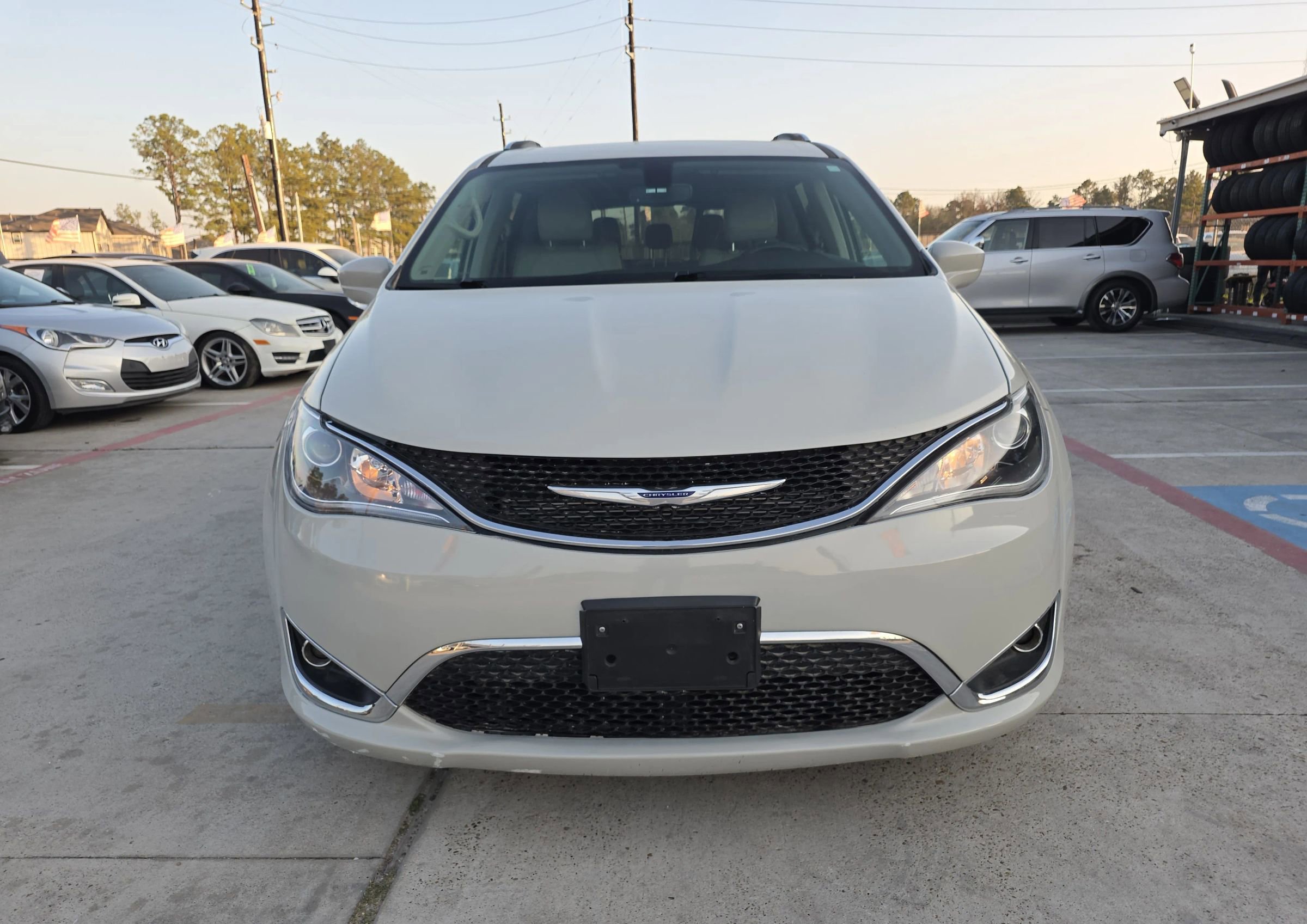 Used 2020 Chrysler Pacifica Touring-L Plus w/ Tire & Wheel Group image 5