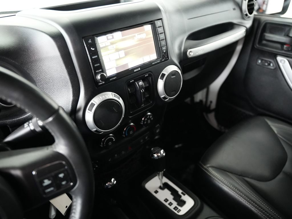 Used 2016 Jeep Wrangler Unlimited Sahara AWD/4WD image 18