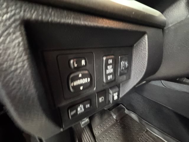 Used 2020 Toyota Tundra SR5 w/ SR5 Convenience Package AWD/4WD image 22