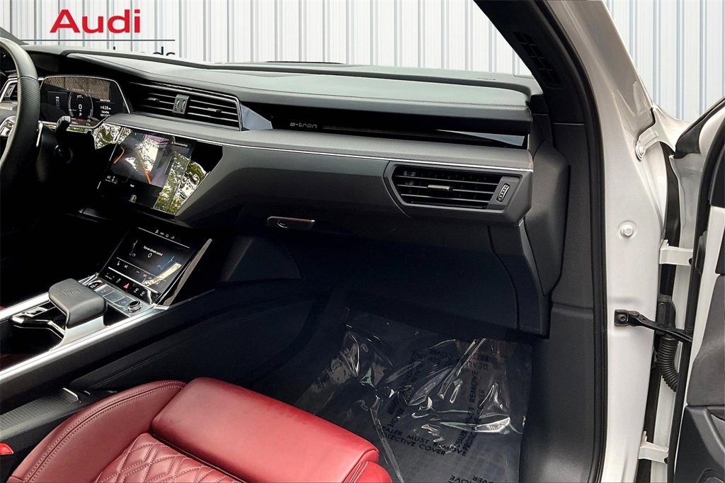 Used 2022 Audi e-tron S Premium Plus w/ 21" Black Optic Package image 26