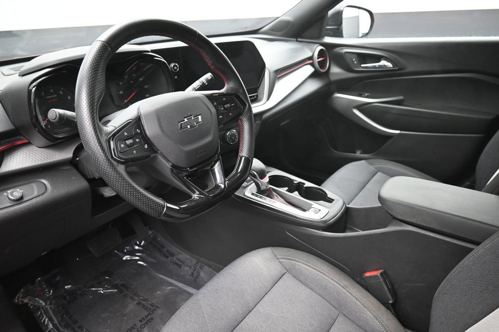 Used 2024 Chevrolet Trax RS FWD image 19
