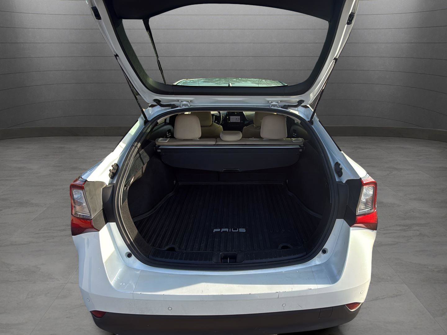 Used 2022 Toyota Prius LE image 25