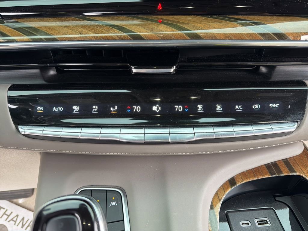 Used 2022 Cadillac Escalade Premium Luxury Platinum w/ Heavy-Duty Trailer Package image 39