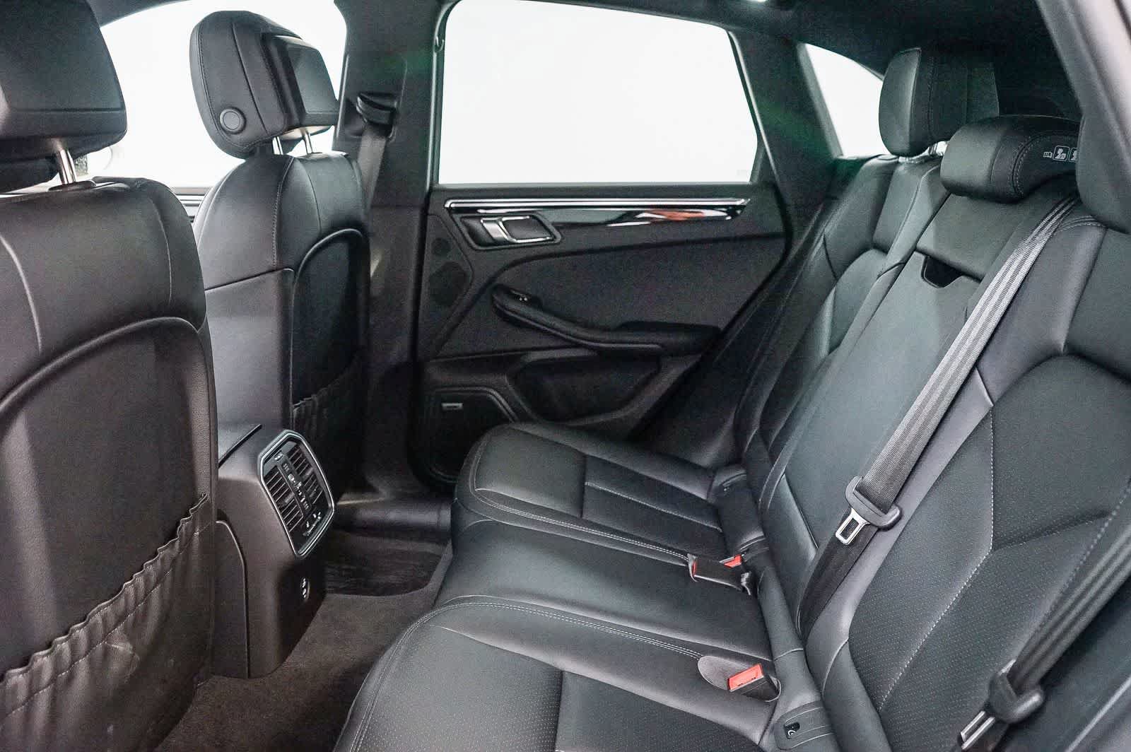 Certified 2026 Porsche Macan AWD/4WD image 24