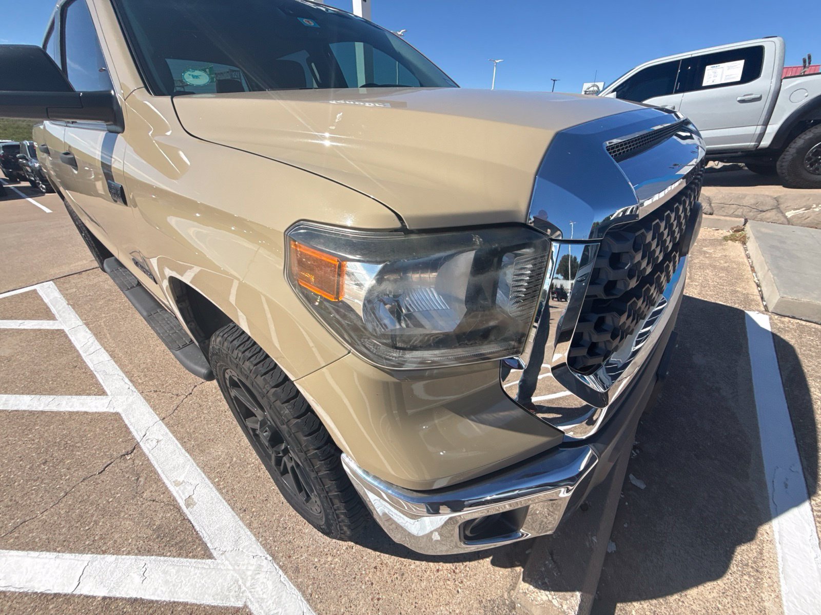Used 2020 Toyota Tundra SR5 w/ SR5 Leather Package AWD/4WD image 18