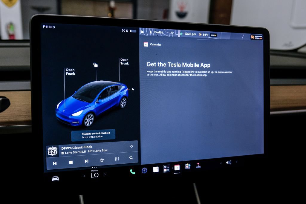Used 2021 Tesla Model Y Long Range AWD/4WD image 33