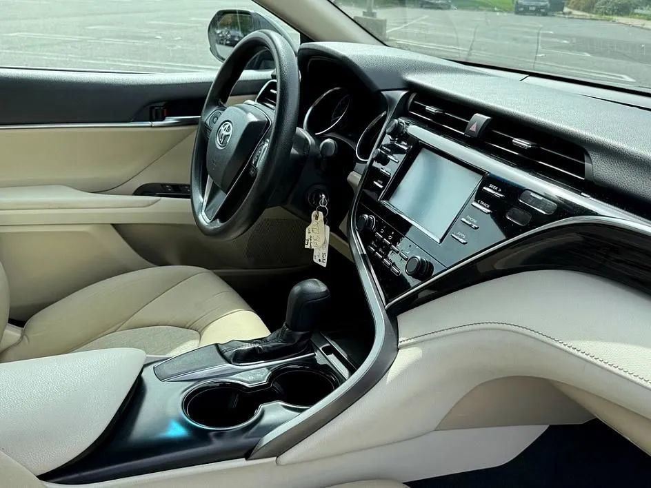 Used 2018 Toyota Camry LE image 17