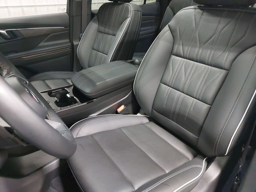 Used 2025 Buick Enclave Avenir w/ Super Cruise Package image 17