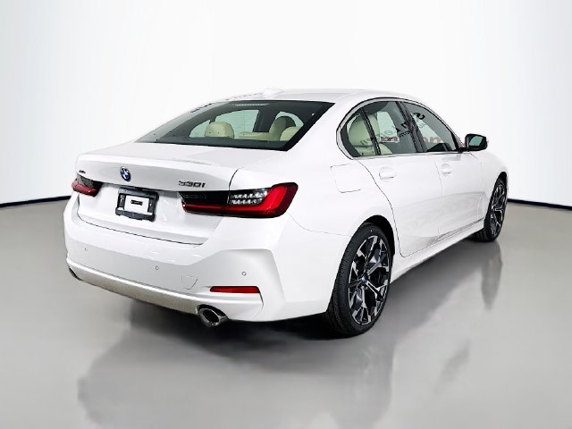 Used 2026 BMW 330i xDrive Sedan w/ Premium Package AWD/4WD image 7