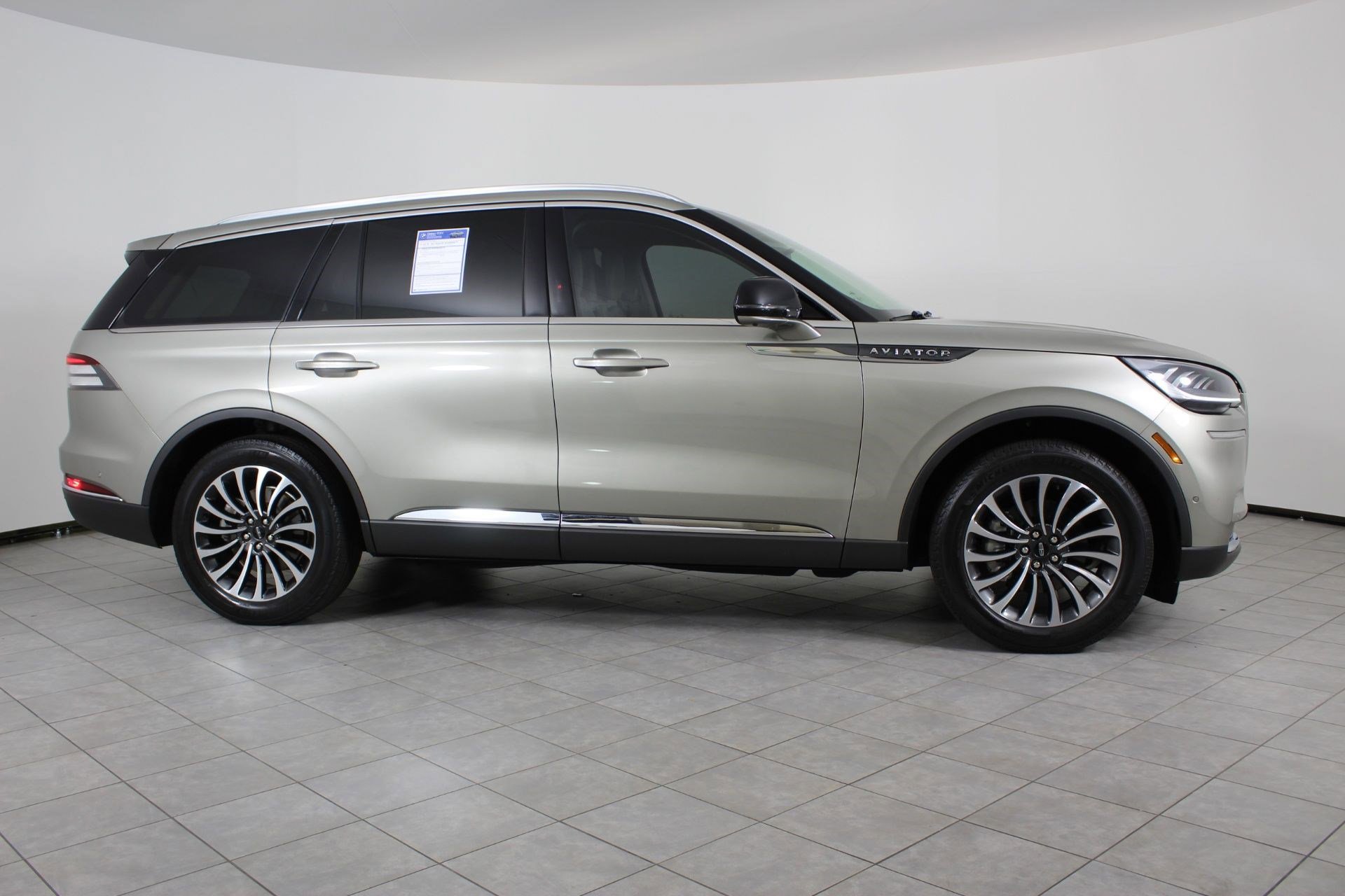 Used 2023 Lincoln Aviator Reserve w/ Equipment Group 201A image 8