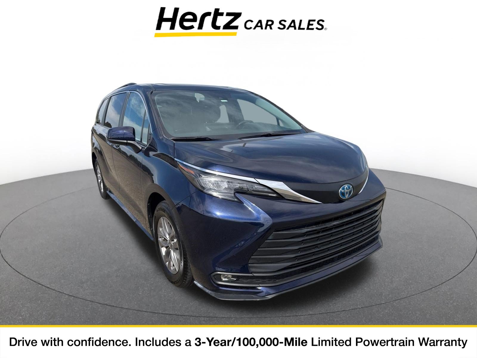 Used 2025 Toyota Sienna XLE FWD image 1