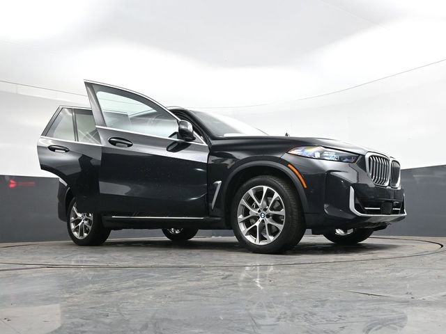 Used 2024 BMW X5 xDrive40i w/ Premium Package image 46