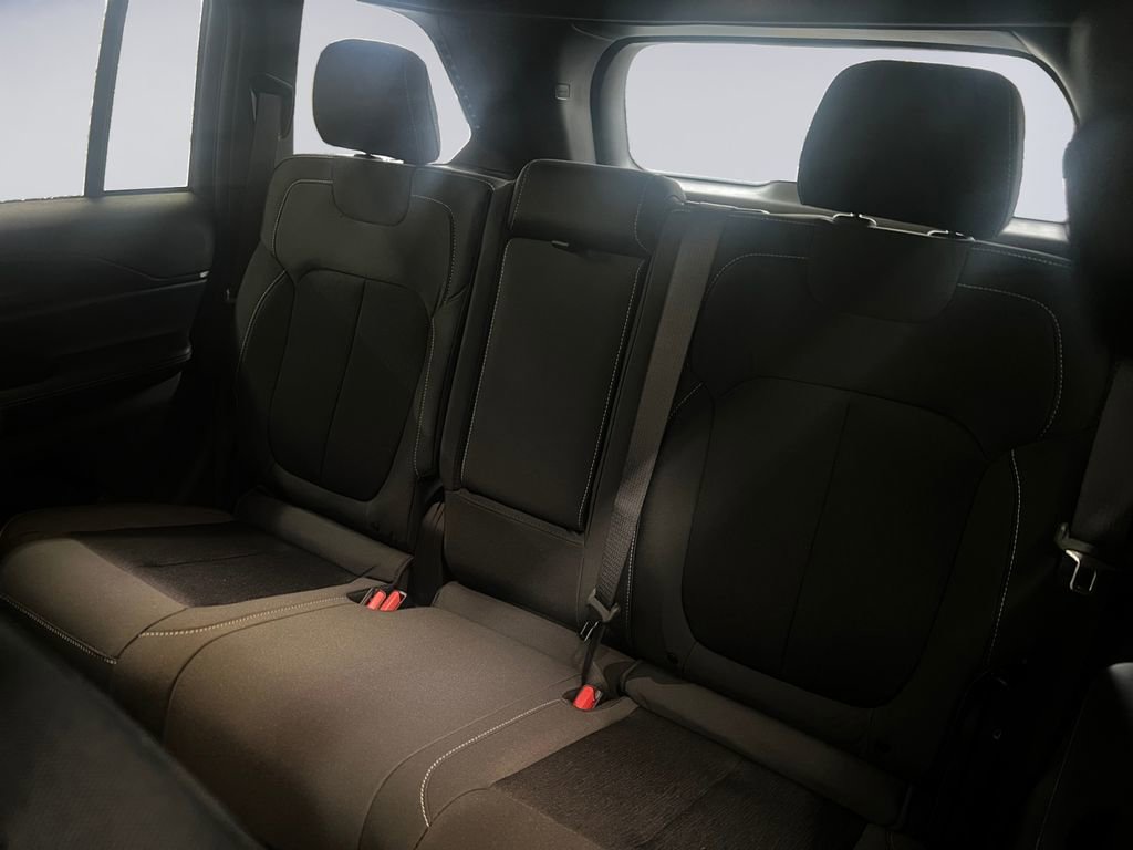 New 2025 Jeep Grand Cherokee Laredo w/ Trailer Tow Package image 18