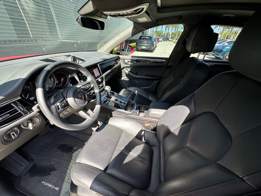Certified 2024 Porsche Macan S image 4