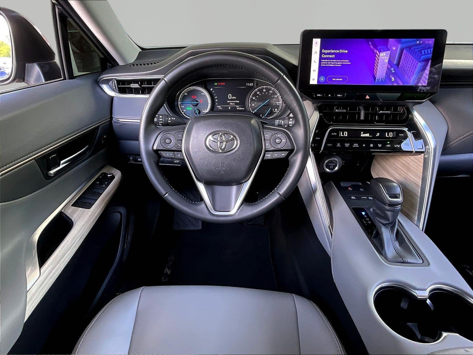 Used 2024 Toyota Venza XLE AWD/4WD image 8