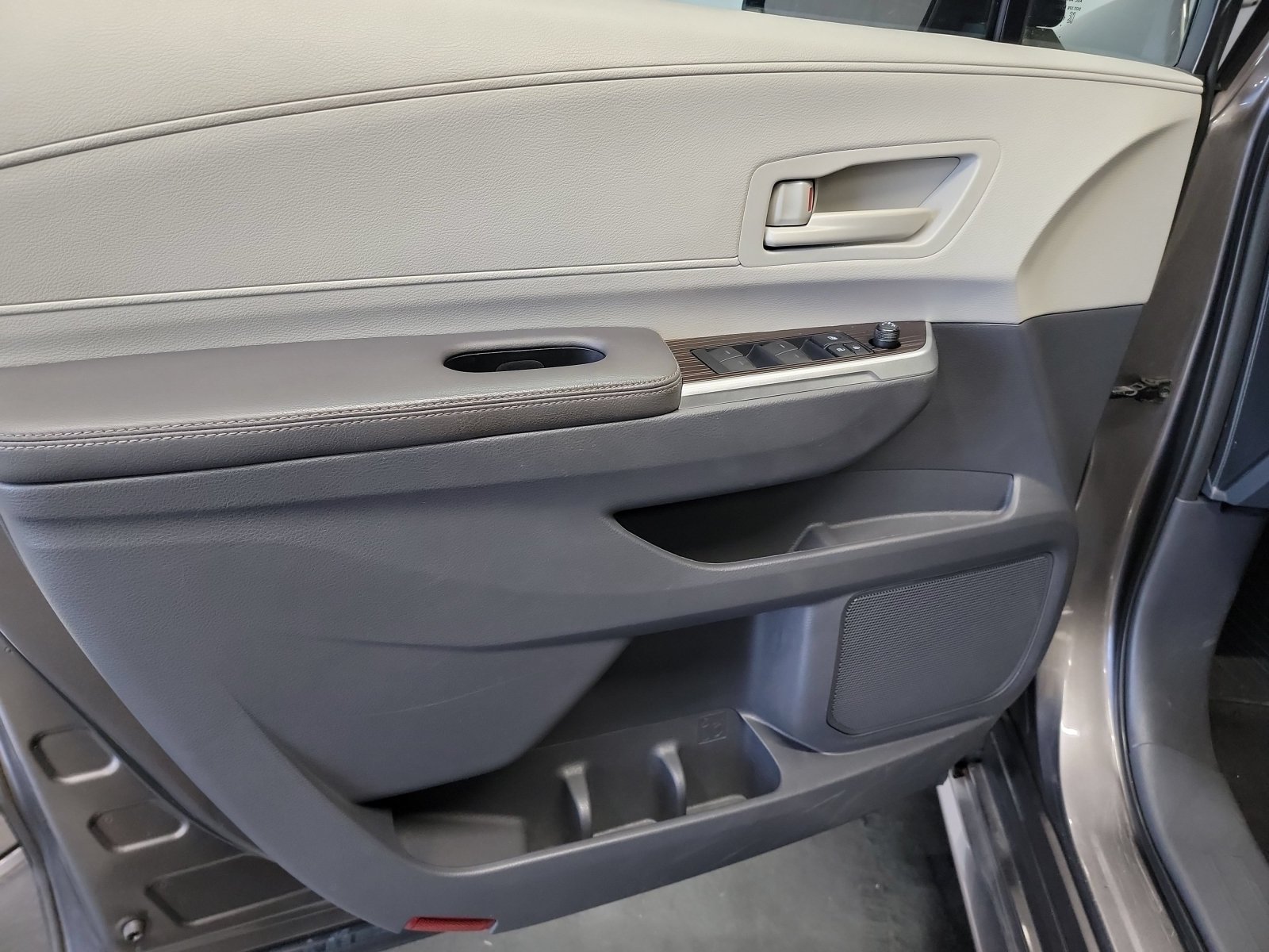 Used 2021 Toyota Sienna LE w/ LE Plus Package AWD/4WD image 14