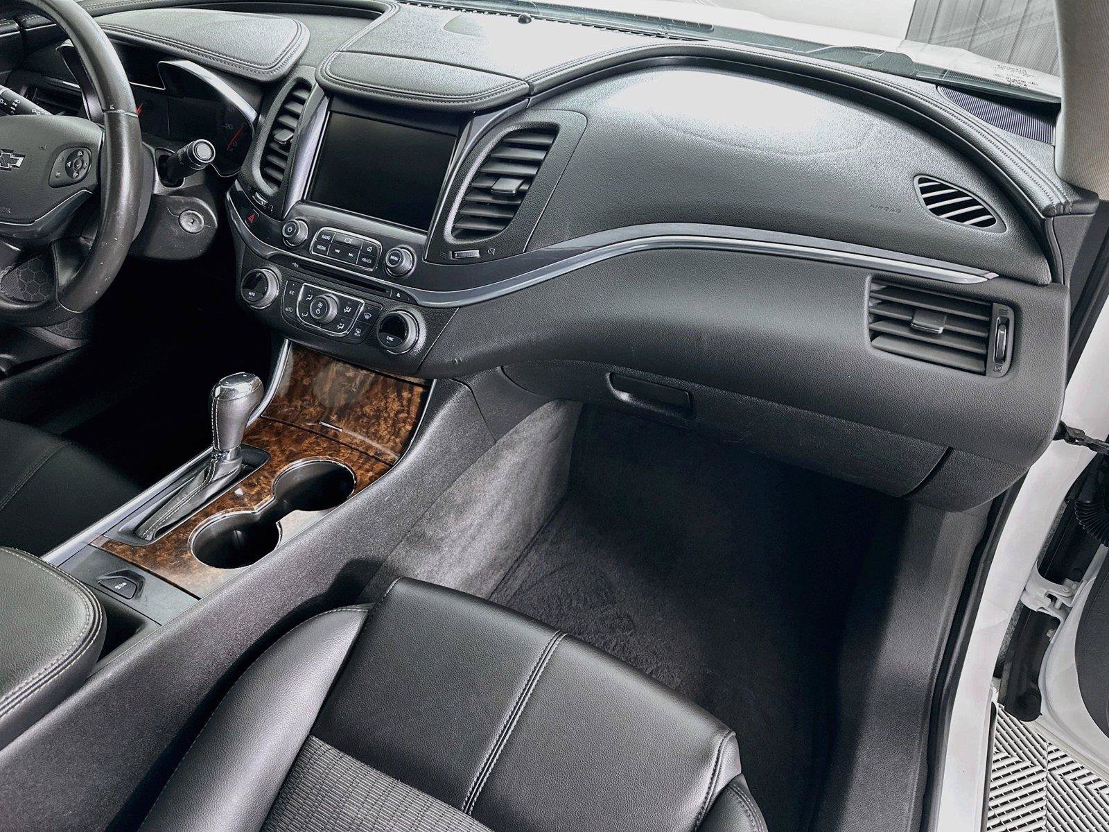 Used 2015 Chevrolet Impala LT FWD image 26