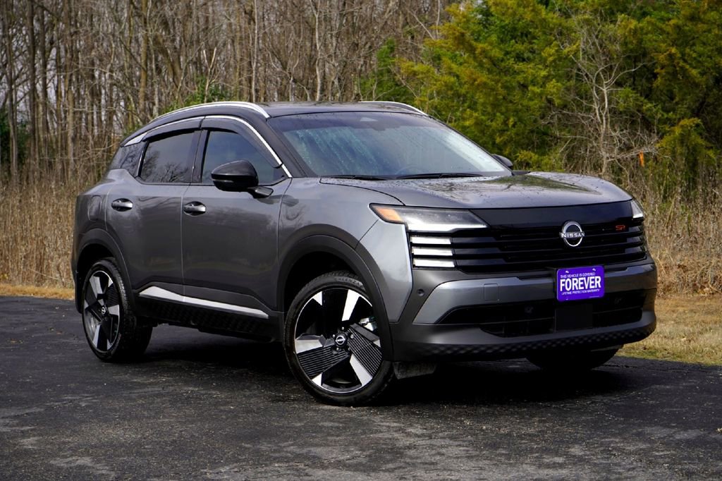 Used 2025 Nissan Kicks SR image 2