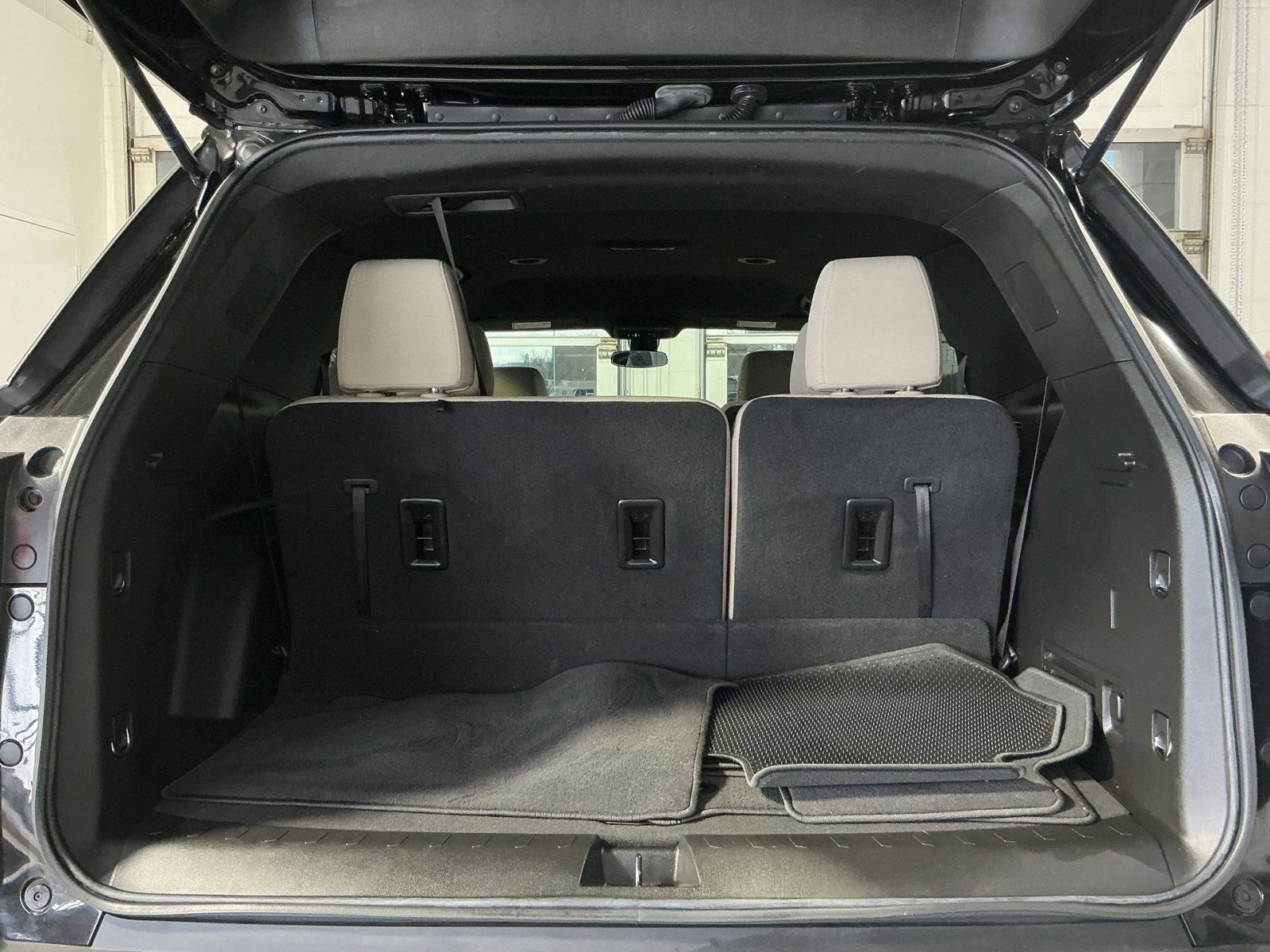 Used 2023 Chevrolet Traverse LS w/ Safety Package image 33