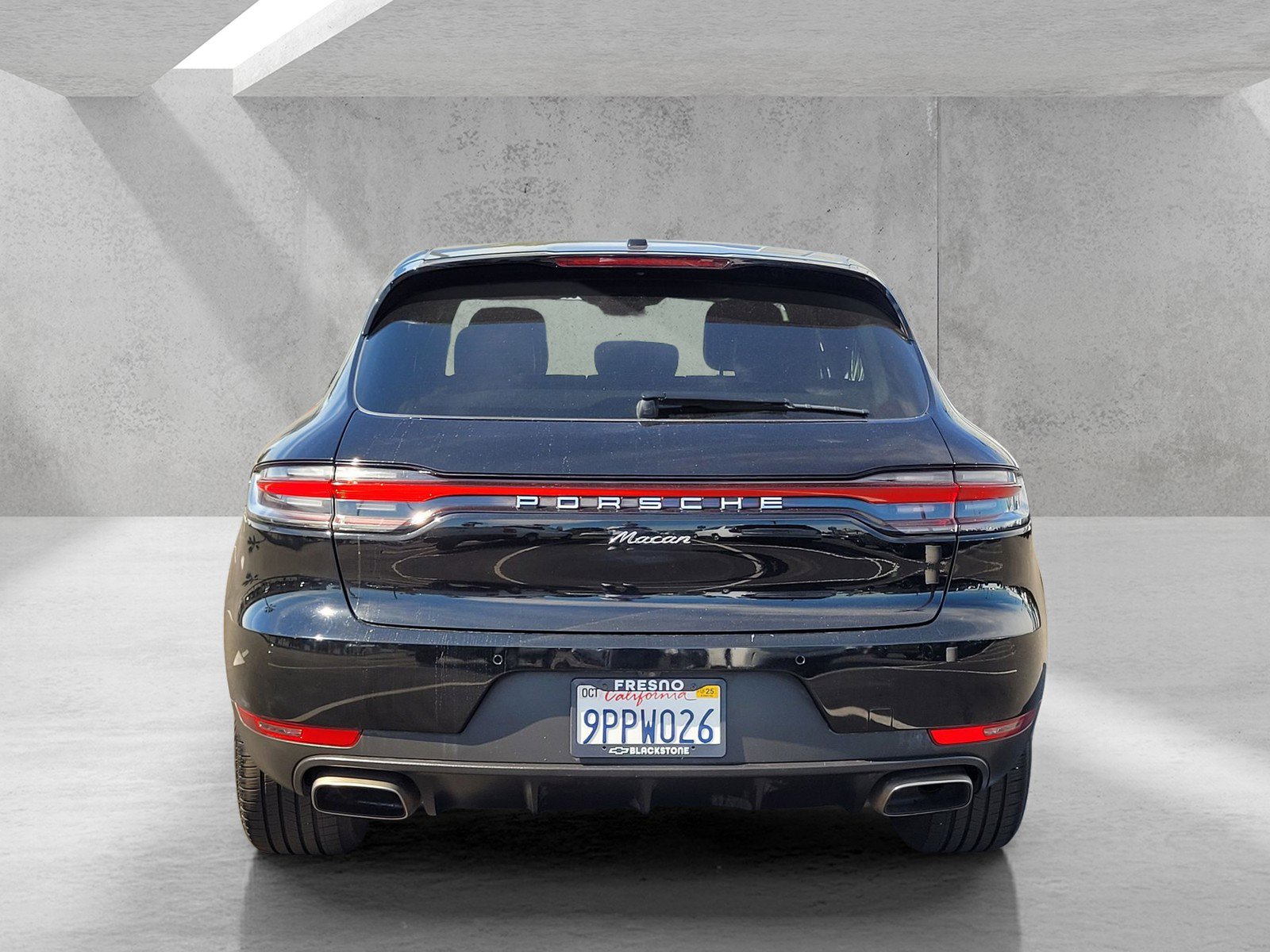 Used 2020 Porsche Macan w/ Premium Package image 5