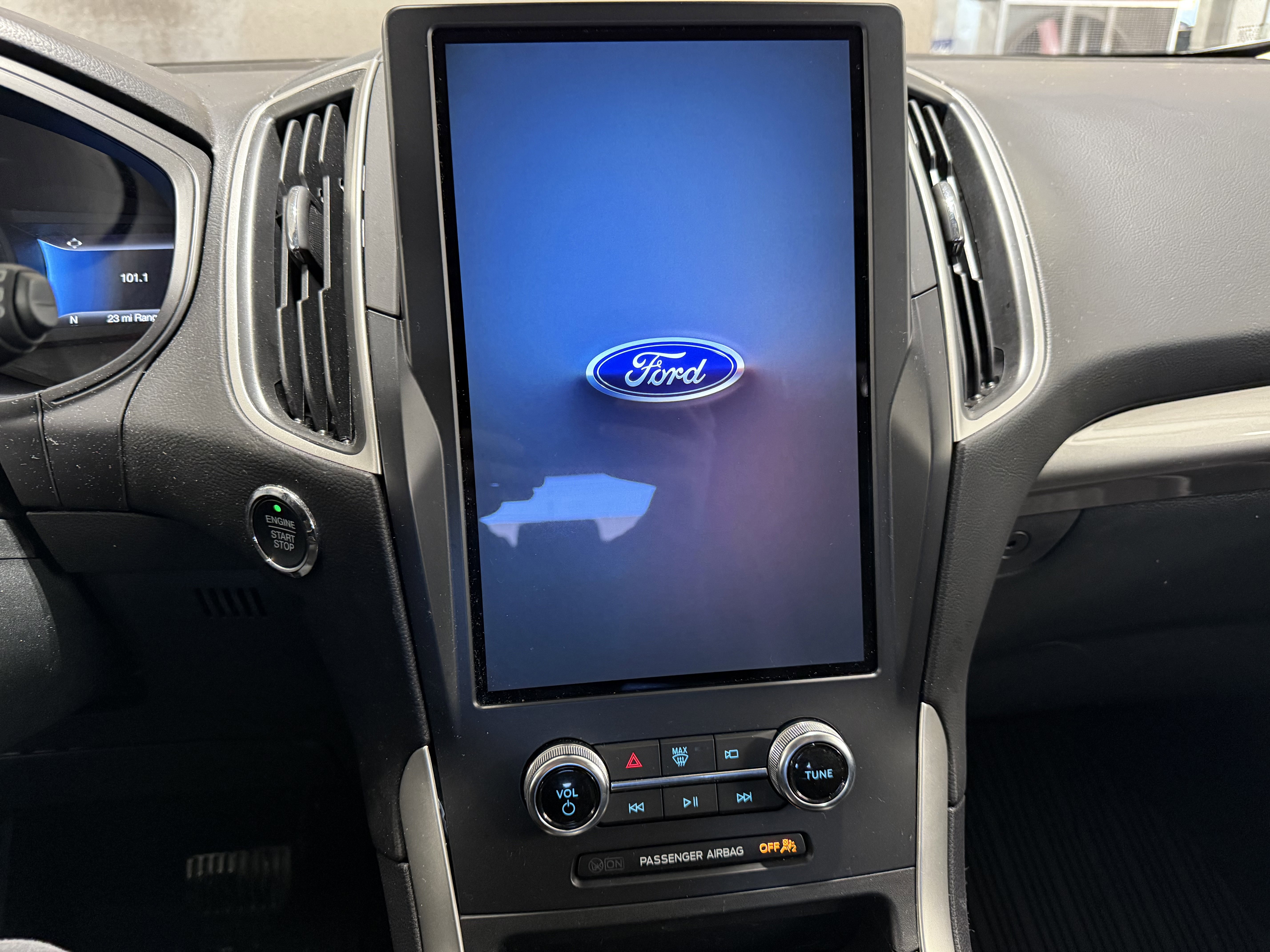 Used 2024 Ford Edge SEL image 12