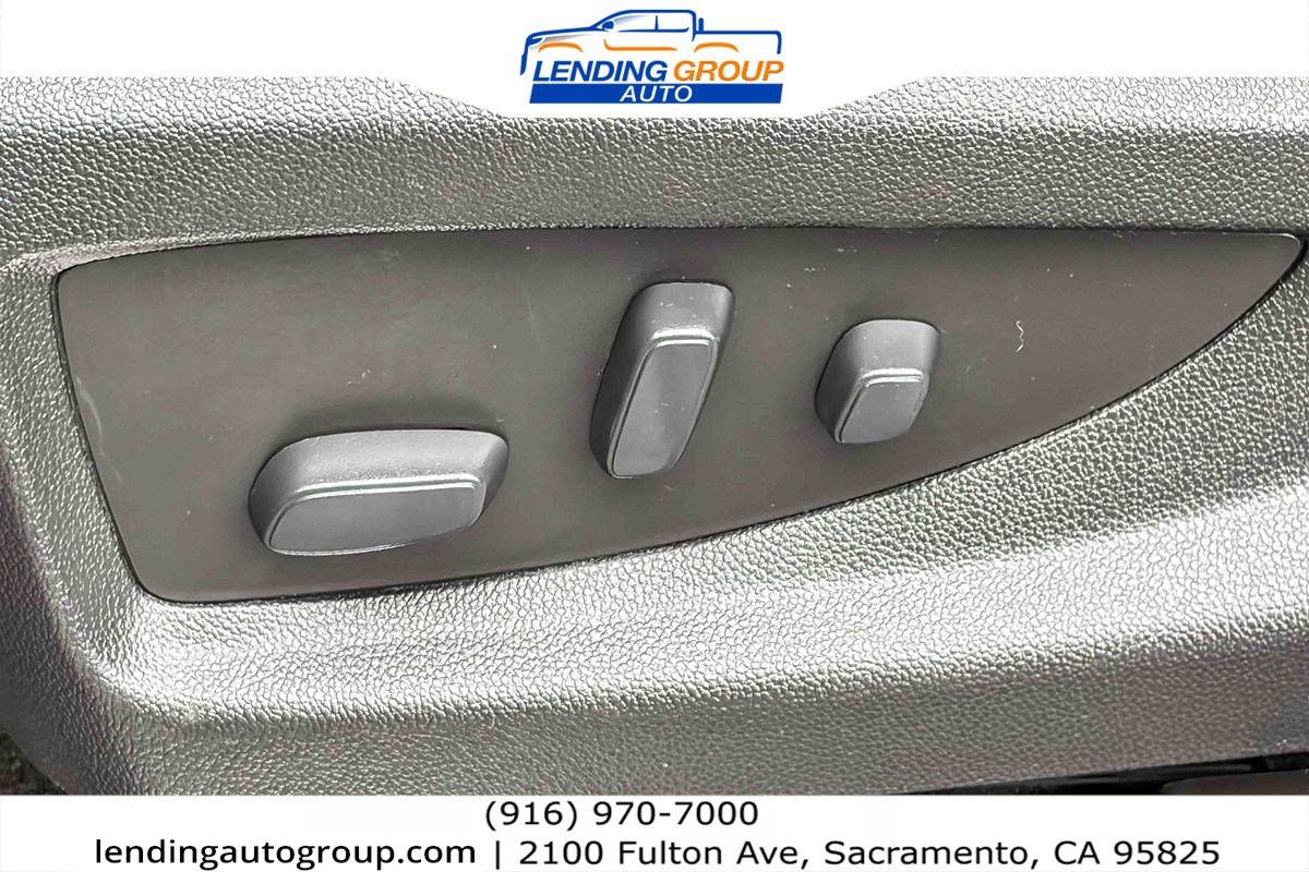 Used 2018 Chevrolet Suburban Premier image 21
