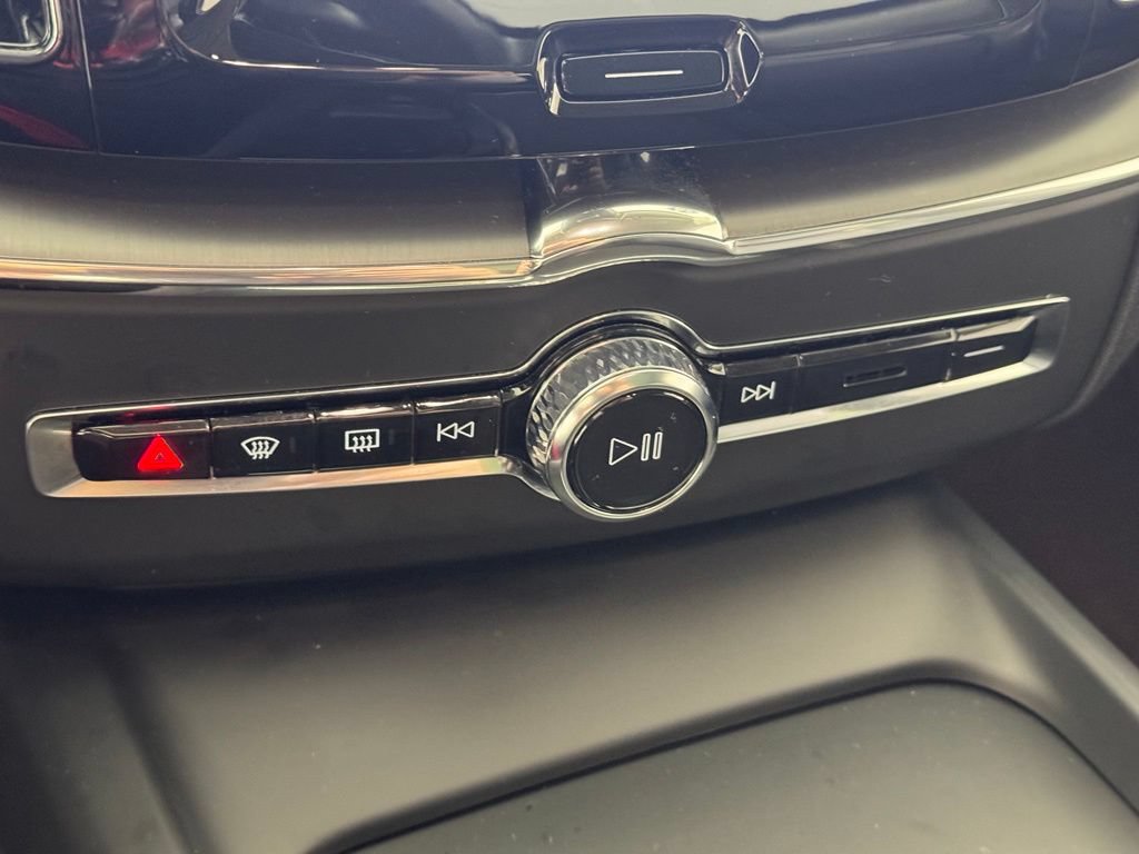 Certified 2024 Volvo XC60 B5 Core w/ Climate Package AWD/4WD image 22