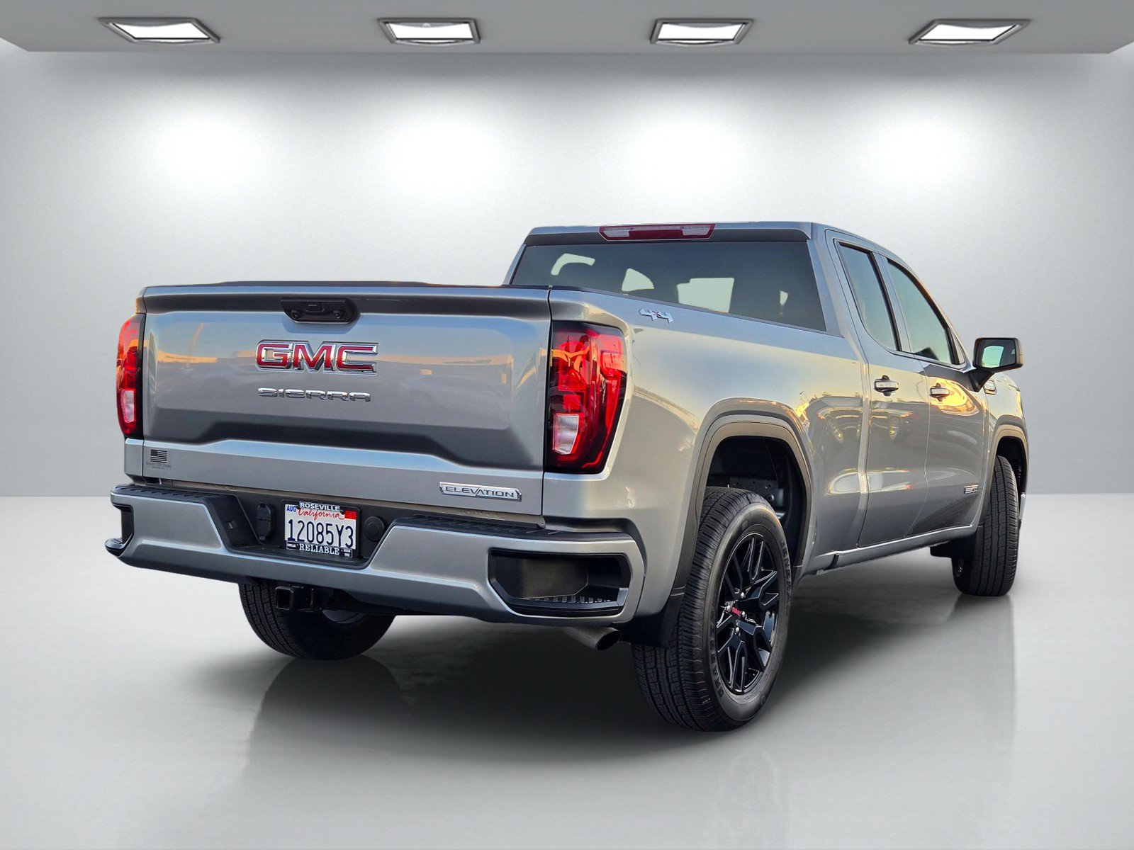 Used 2025 GMC Sierra 1500 Elevation image 4