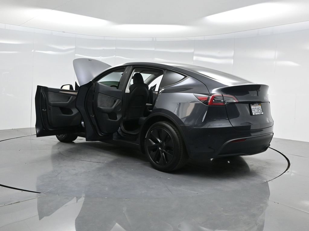 Used 2025 Tesla Model Y Long Range image 50