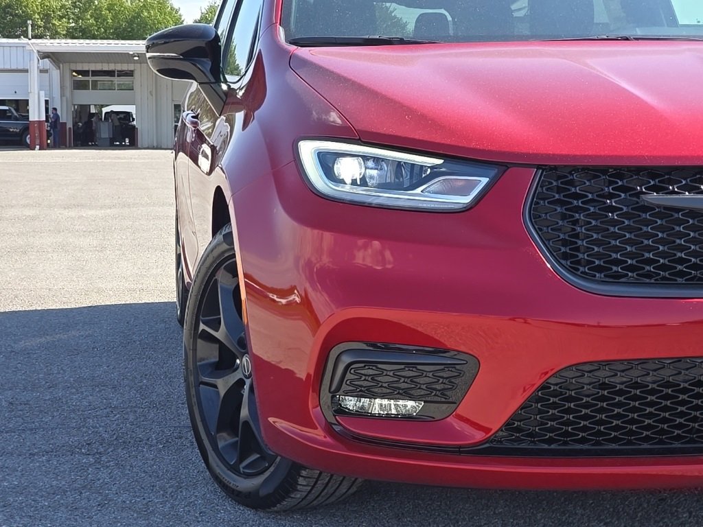 New 2026 Chrysler Pacifica Select image 9