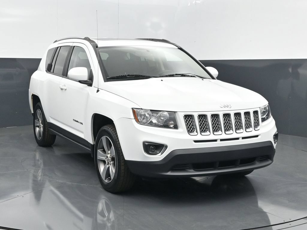 Used 2017 Jeep Compass High Altitude FWD image 3
