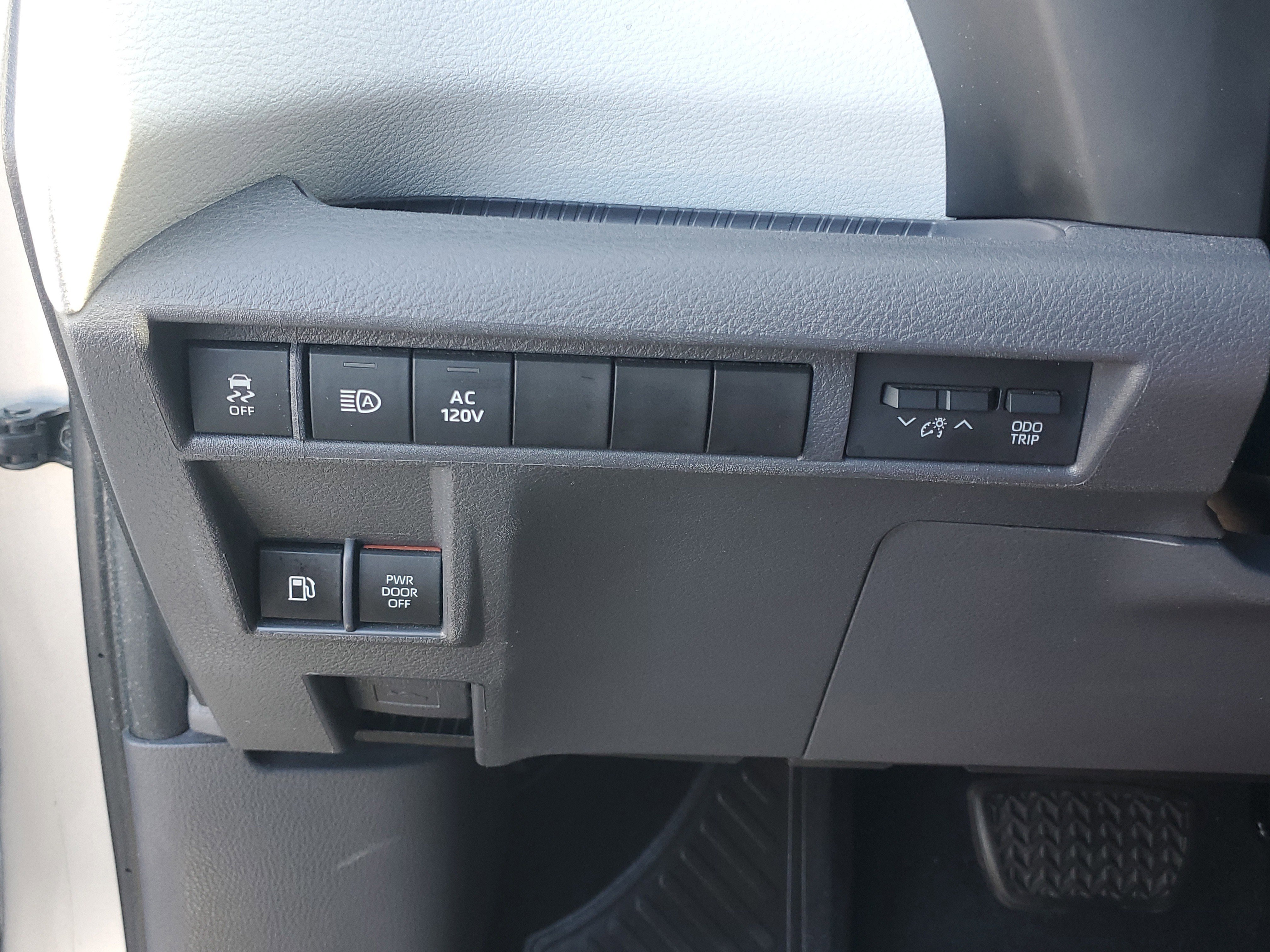 Certified 2022 Toyota Sienna XSE w/ XSE Plus Package FWD image 22