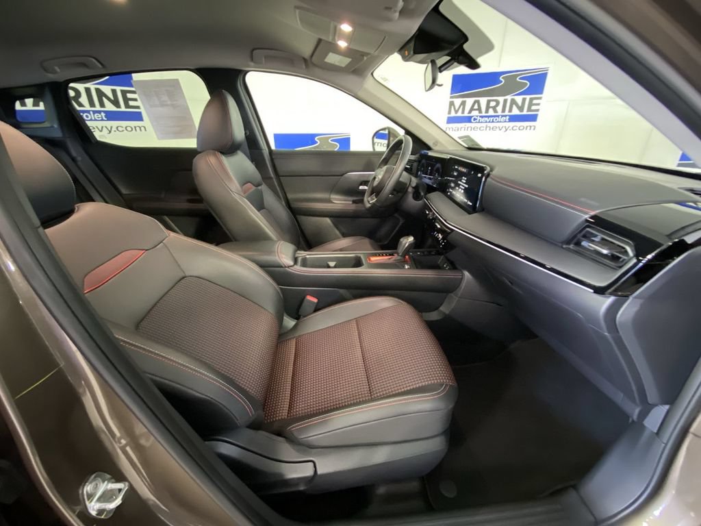 Used 2025 Nissan Kicks SR FWD image 31