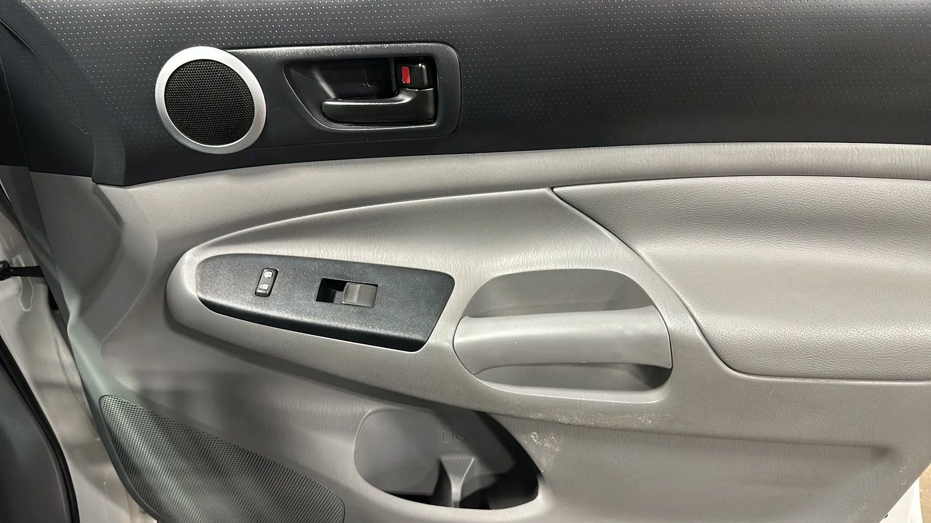 Used 2015 Toyota Tacoma PreRunner w/ TRD Off-Road Package RWD image 17