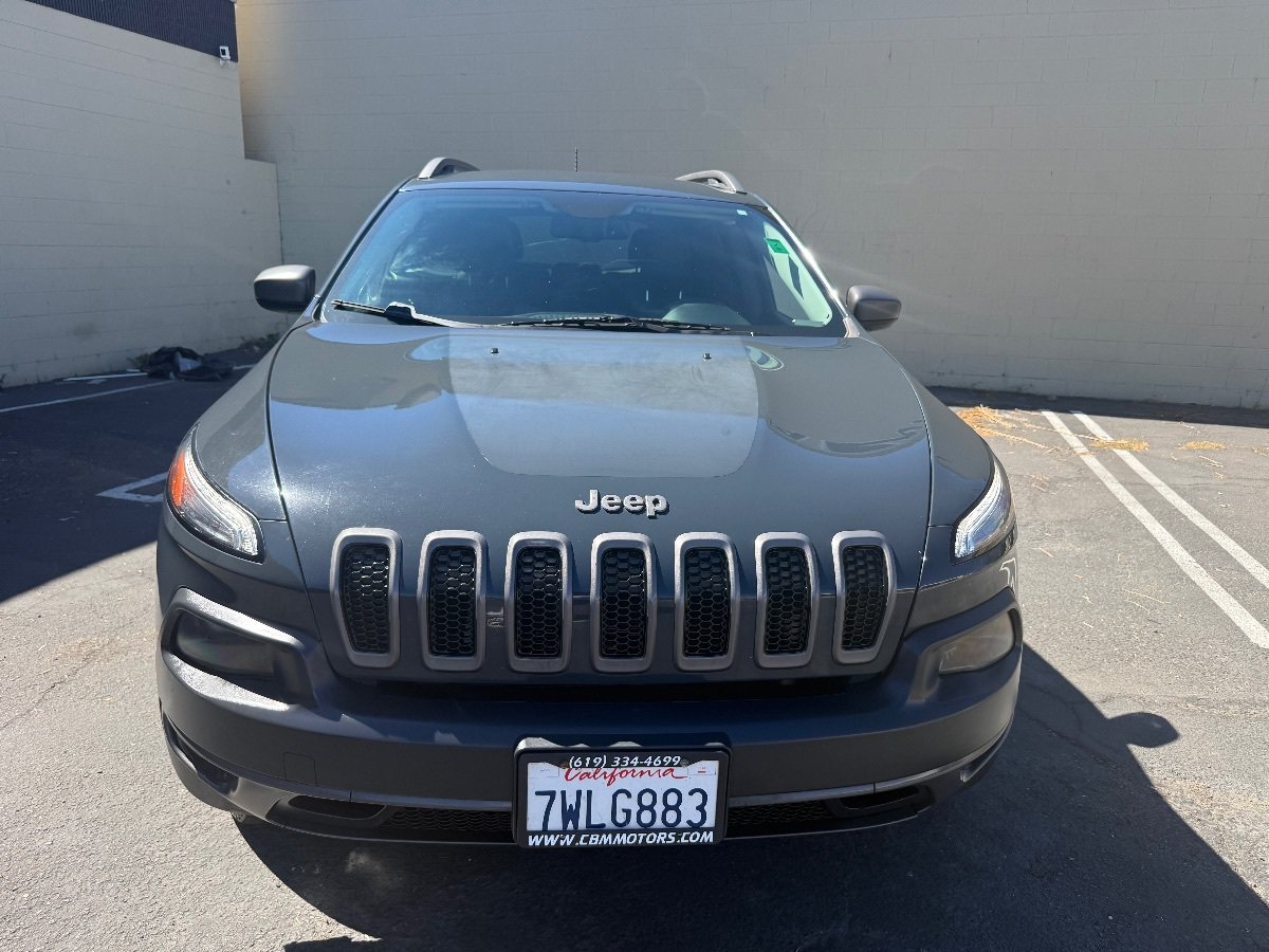 Used 2017 Jeep Cherokee Trailhawk AWD/4WD image 4