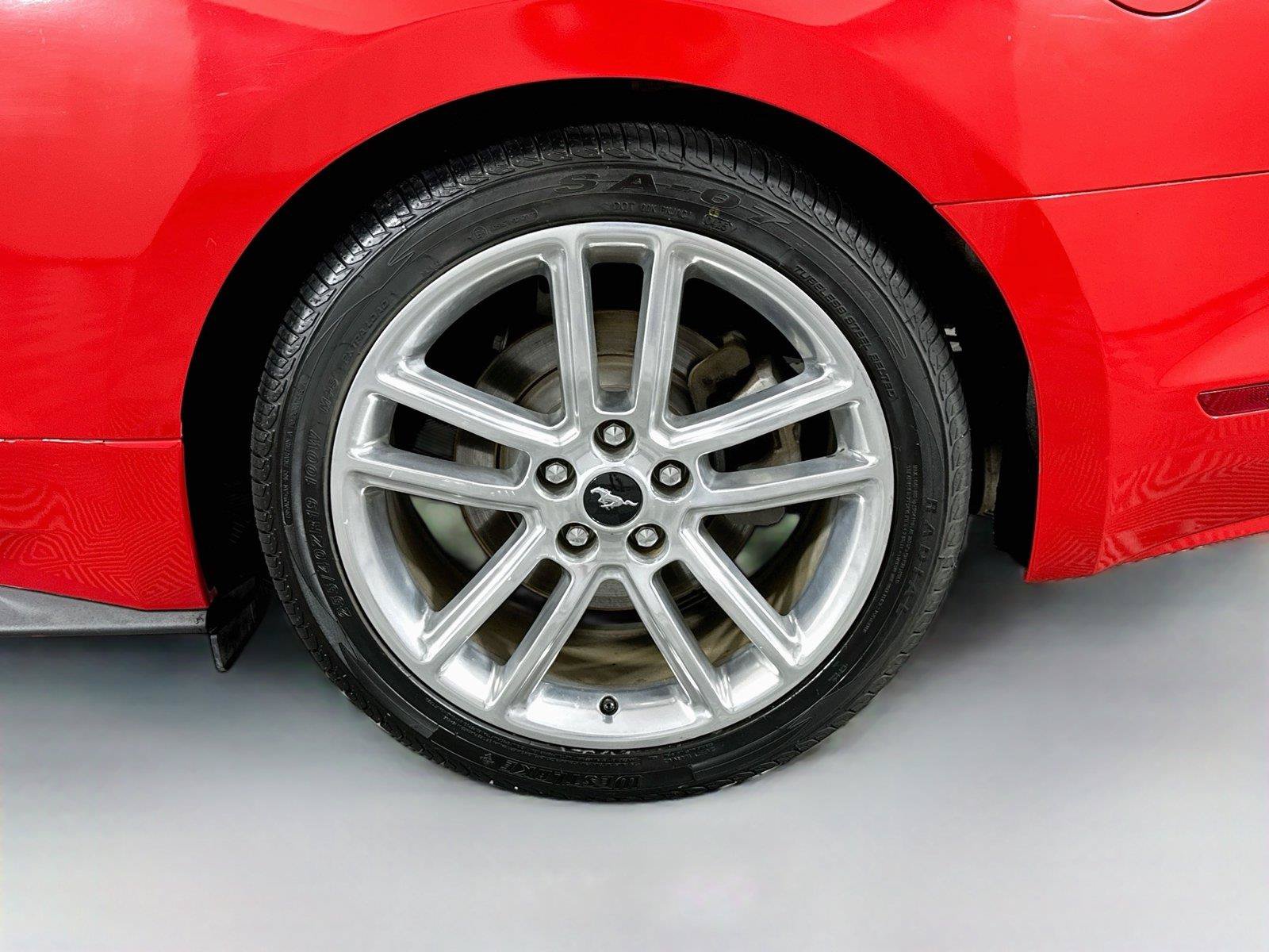 Used 2015 Ford Mustang Coupe RWD image 28