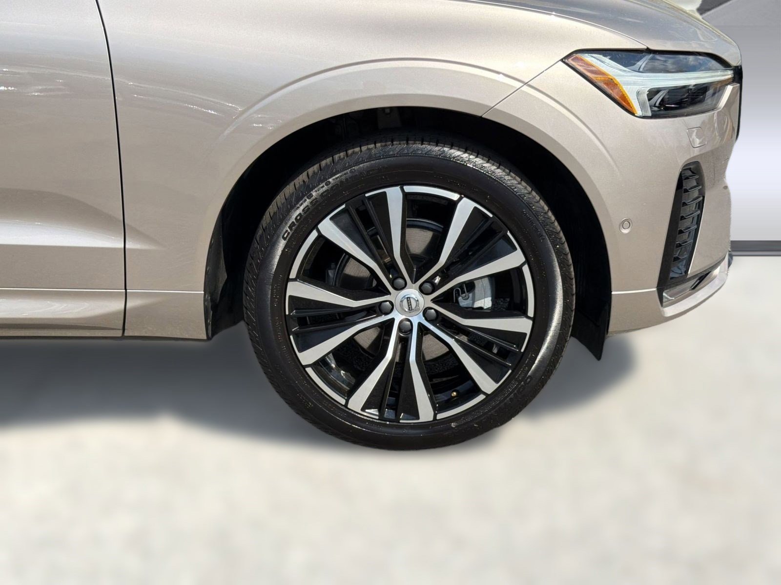 Certified 2024 Volvo XC60 B5 Plus w/ Climate Package AWD/4WD image 12