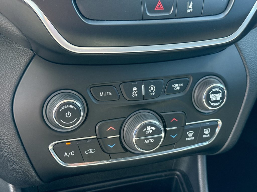 Used 2022 Jeep Cherokee Latitude Lux w/ Sun & Sound Group AWD/4WD image 30