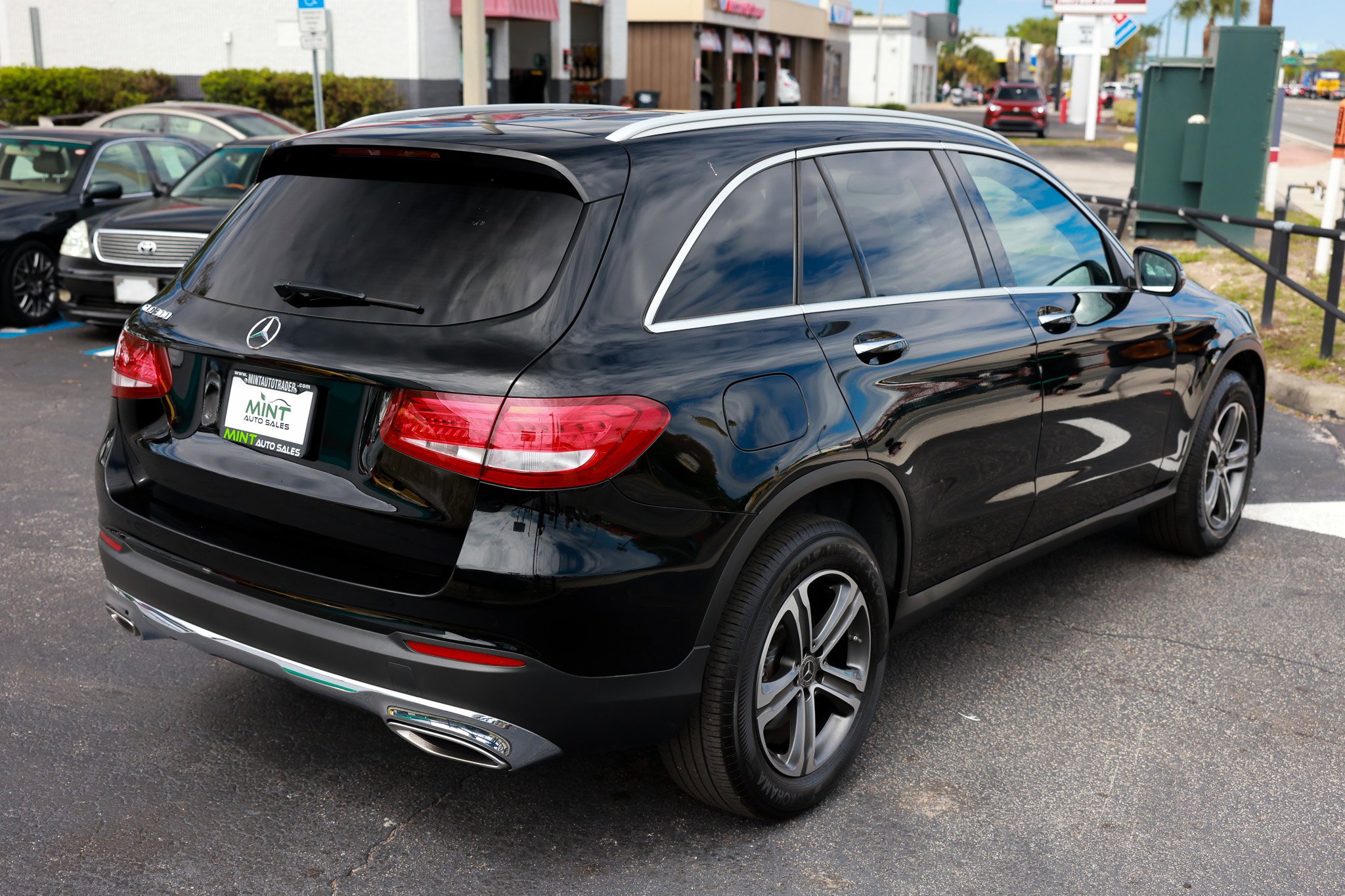 Used 2019 Mercedes-Benz GLC 300 w/ Premium Package image 14