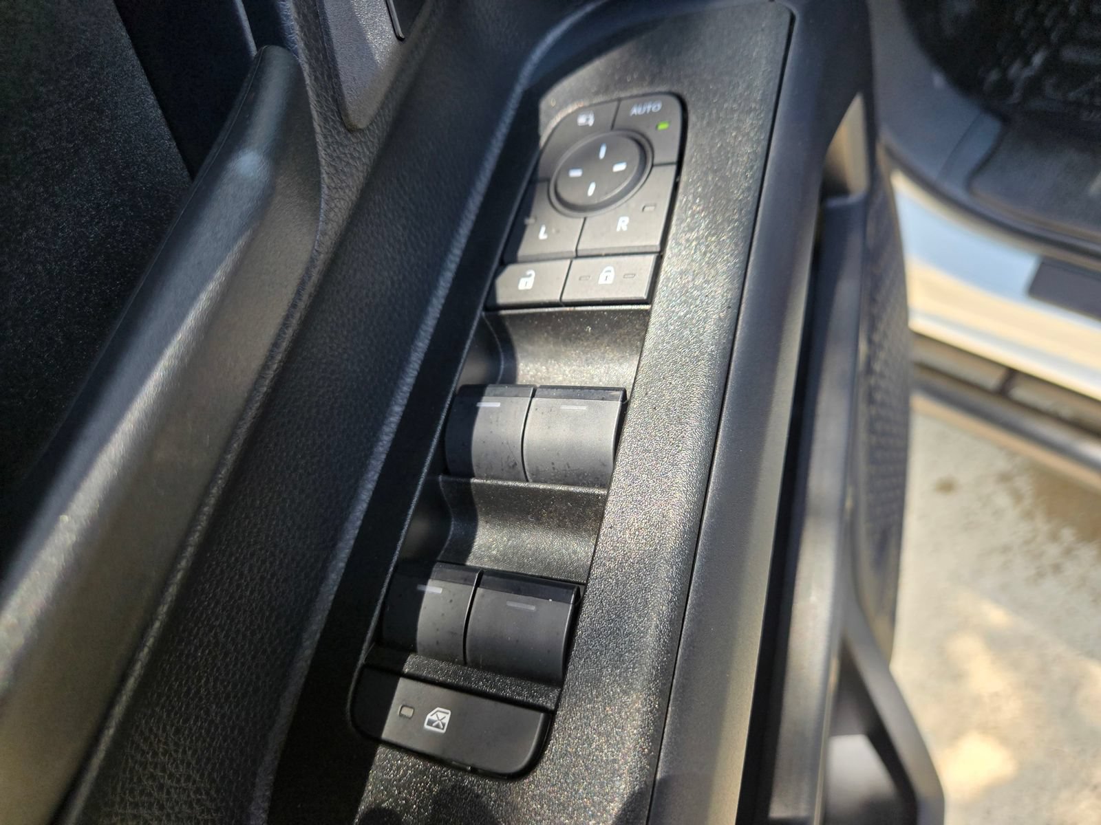 Used 2025 Toyota 4Runner Trailhunter AWD/4WD image 32