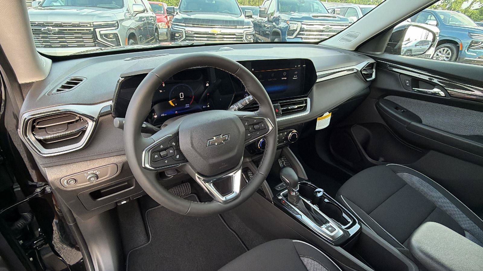 New 2026 Chevrolet TrailBlazer LT w/ Midnight Edition FWD image 3