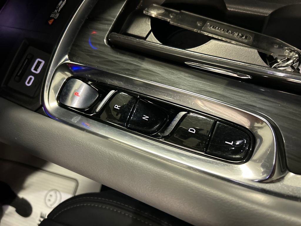 Used 2023 Buick Enclave Essence w/ Experience Buick Package image 20