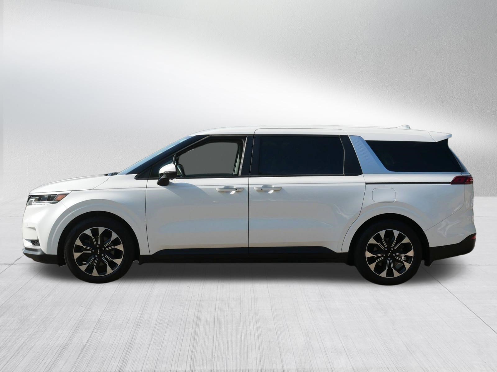 Certified 2024 Kia Carnival EX FWD image 4